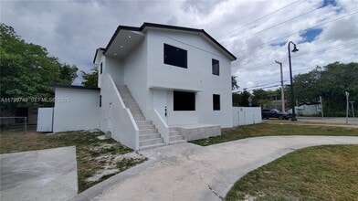 Building Photo - 6201 SW 22nd St