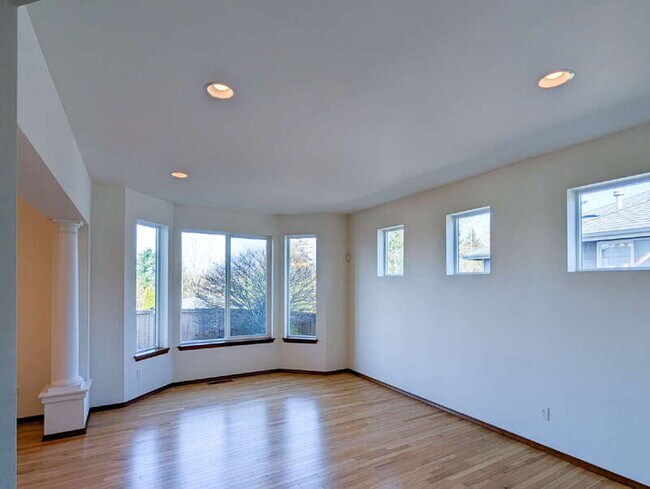 Foto del edificio - 5907 77th Dr NE