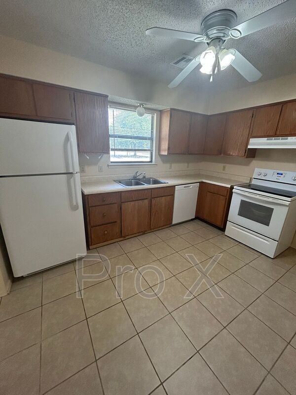 Photo - 409 W Johnson Ave House