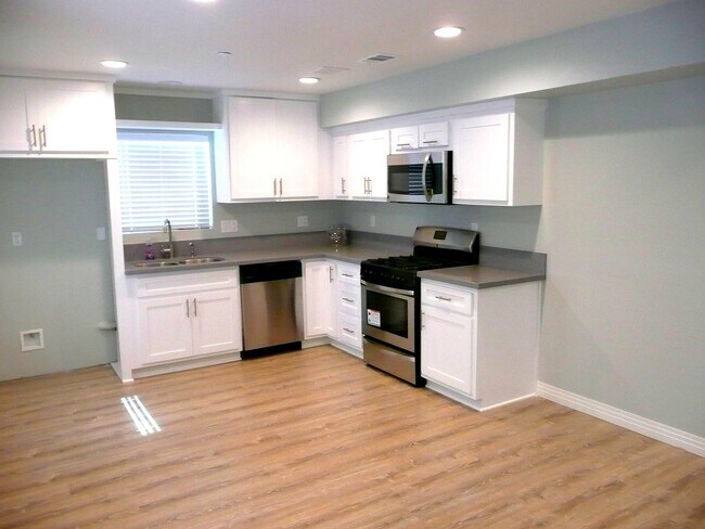Foto del edificio - 1431 S Beacon St
