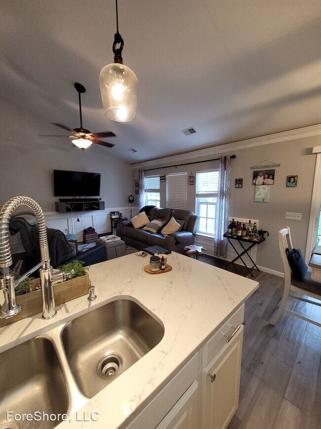 Building Photo - 3 br, 2 bath House - 9 pine ridge dr