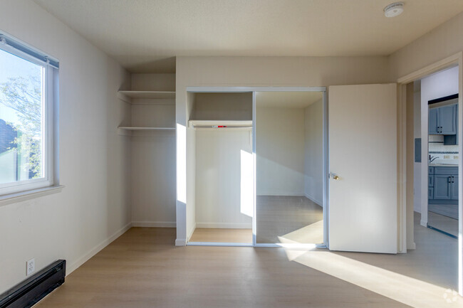 1 habitación, 1 baño - 562 pies cuadrados - Dormitorio - 2610 Regent St.