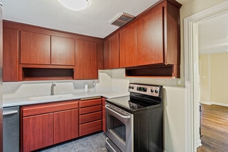 Building Photo - 2328 S Columbian Way