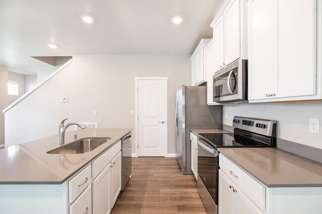 Foto del edificio - Newer 4 bdrm plus Flex Room Home In Town