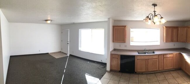 Building Photo - Charming Nephi 4-Plex, Pet Friendly