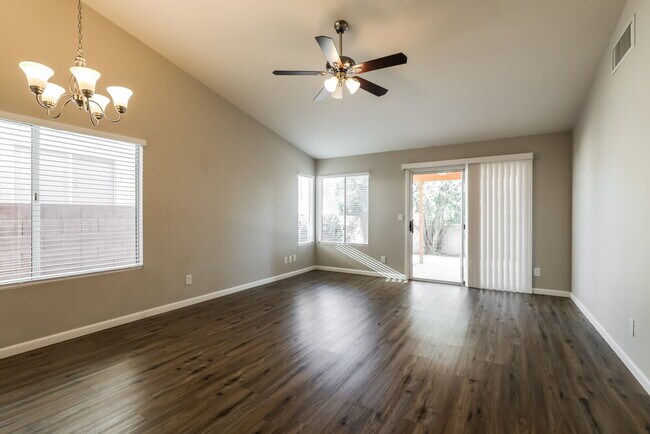 Foto del edificio - 4379 W Bunk House Rd