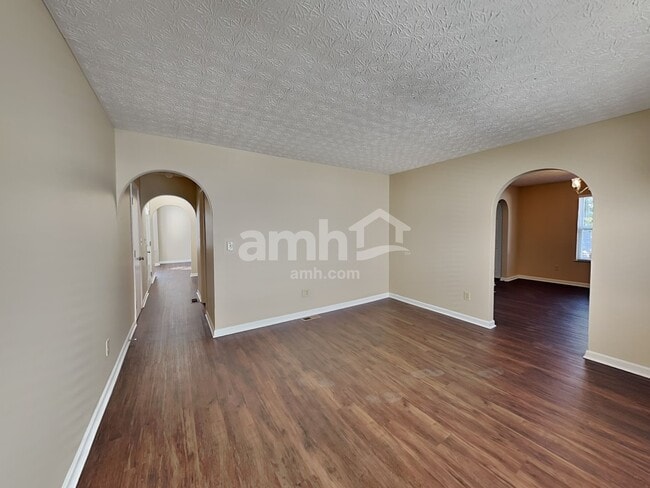 Building Photo - 2419 Hoose Dr