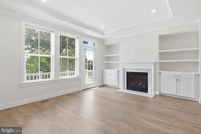 Building Photo - 2252 S Glebe Rd