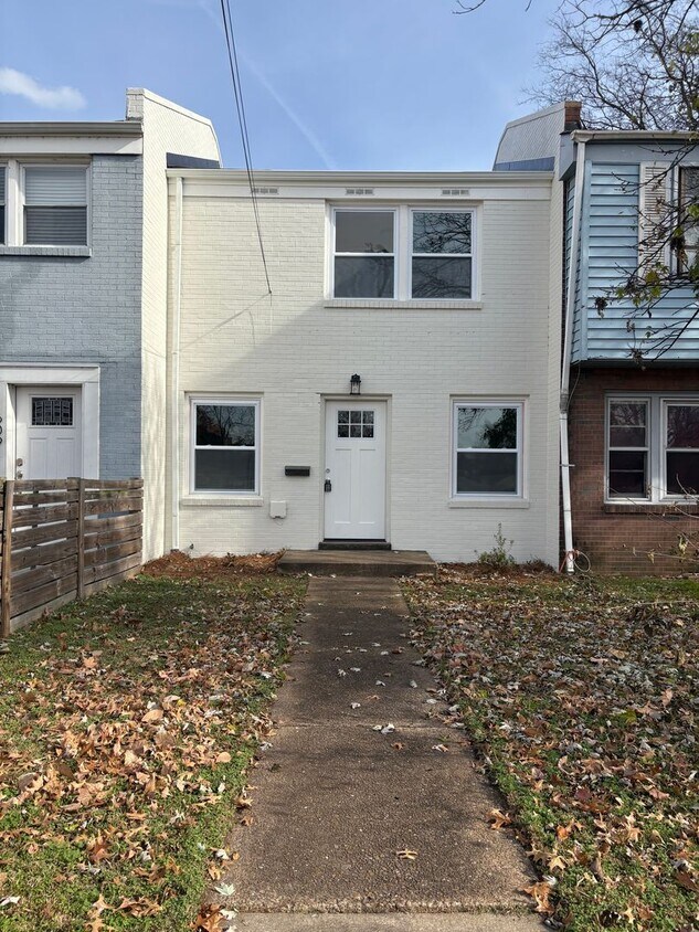 2 Bedroom Across From McFerrin Park - 2 Bedroom Across From McFerrin Park