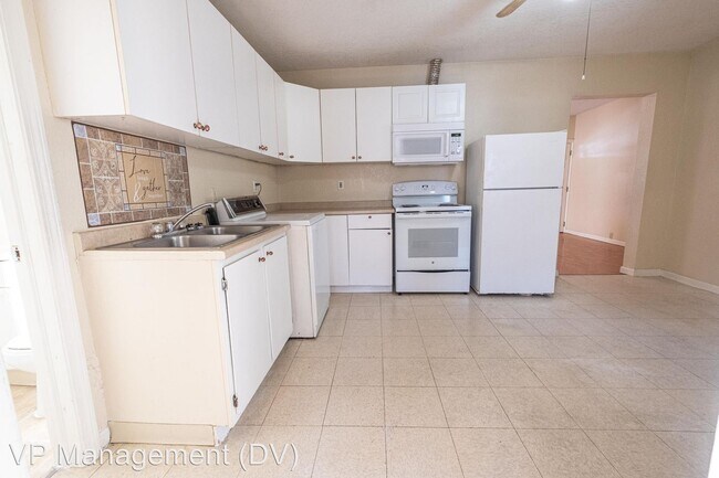 Building Photo - 3 br, 1 bath Apartment - 229-231 Meadow St