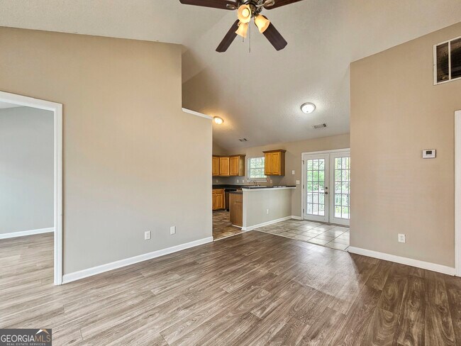 Building Photo - 5037 Kens Ct