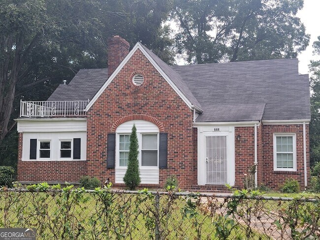 Building Photo - 644 Kennolia Dr SW