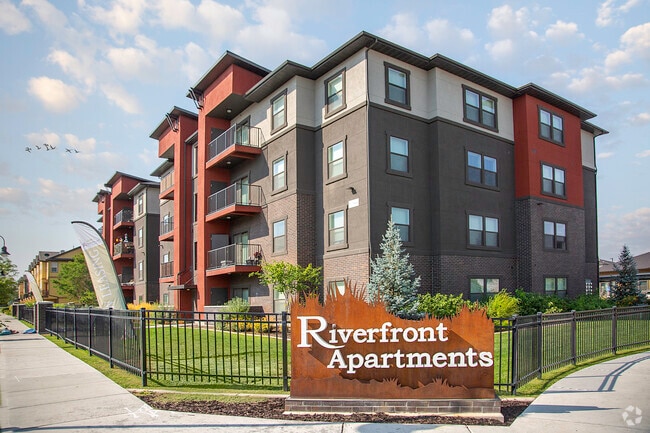 Building Photo - Riverfront