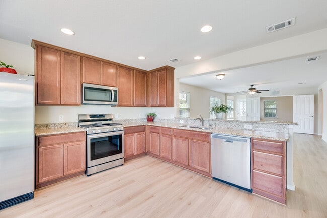 Building Photo - 1445 Birmingham Forest Dr