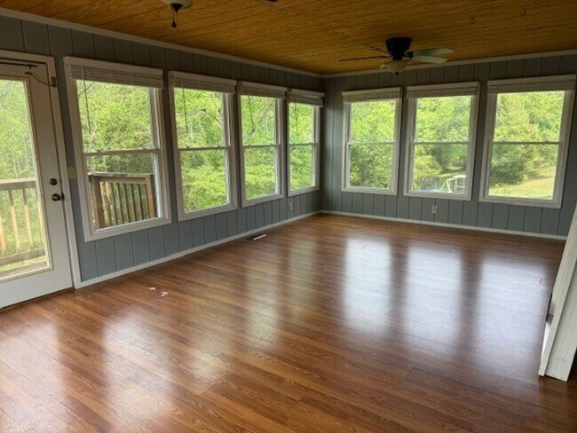 Foto del edificio - 3 Bedroom / 2.5 Bathroom - Home in Cookeville!