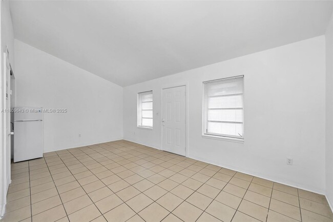 Foto del edificio - 840 SW 7th St