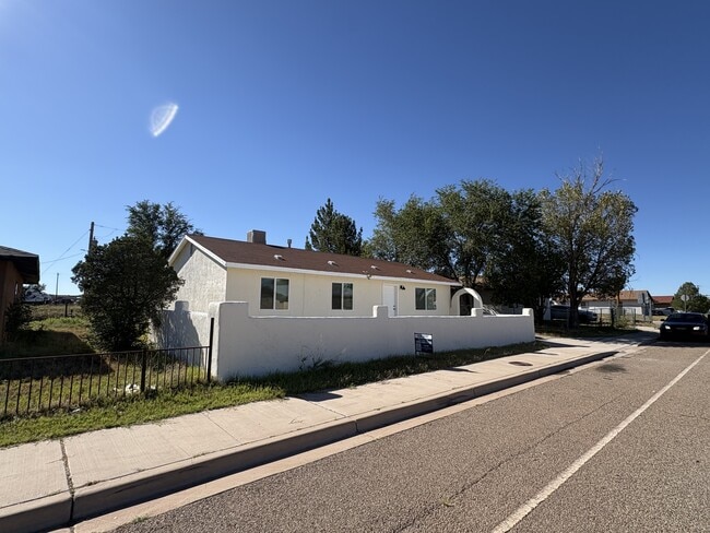 Building Photo - 409 River Rd
