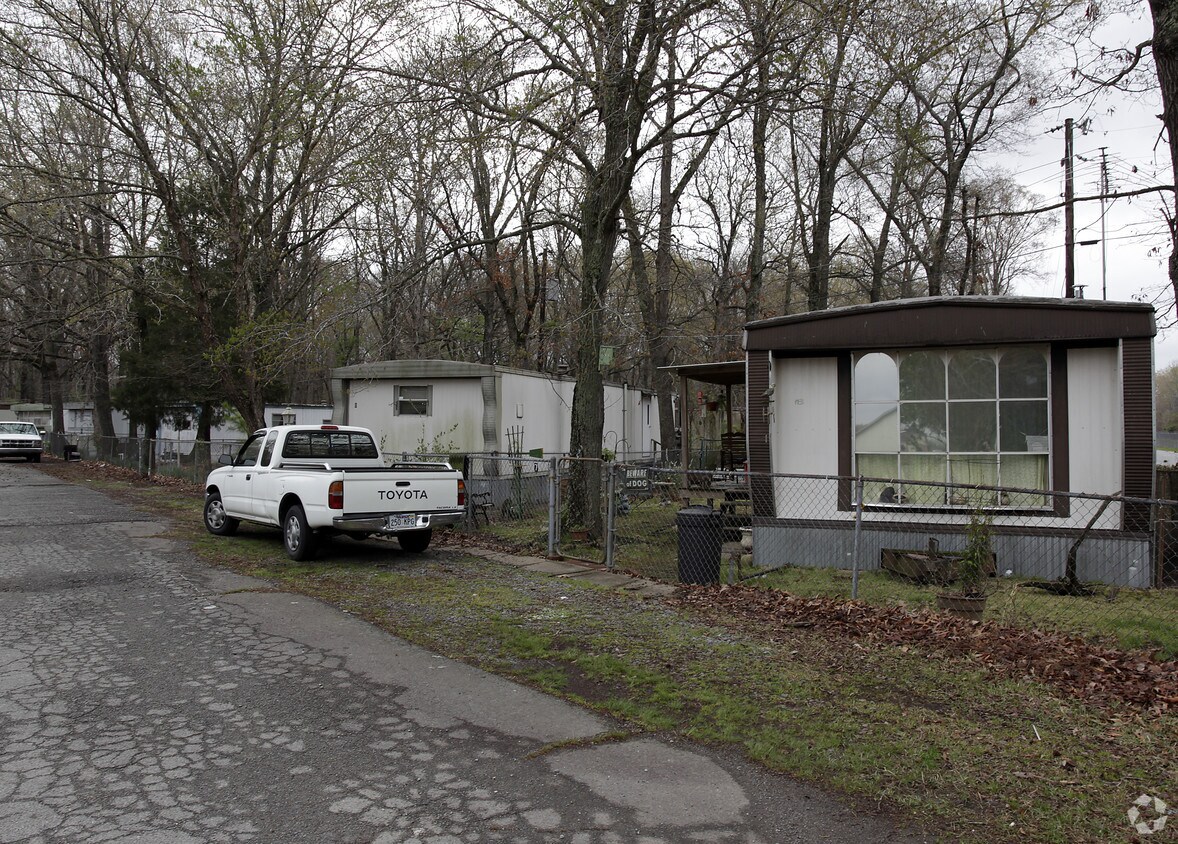 Primary Photo - 714 E Maddox Rd