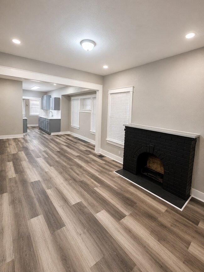 Building Photo - 4119 Forest Ave