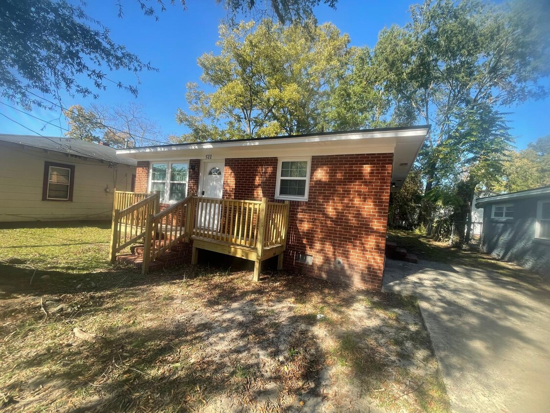 Foto principal - 511 E Roberts St