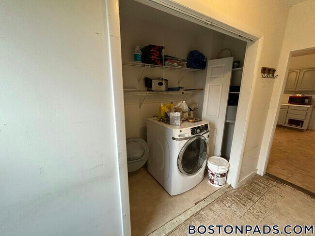 Foto del edificio - 60 Old Common Rd