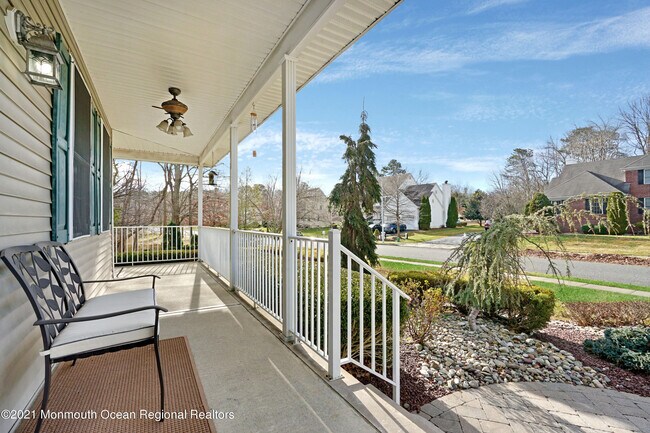 Building Photo - 9 Springbrook Dr