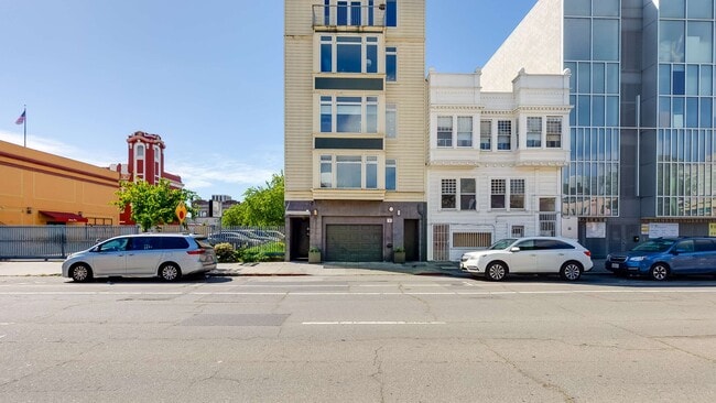 Building Photo - 275 9th St