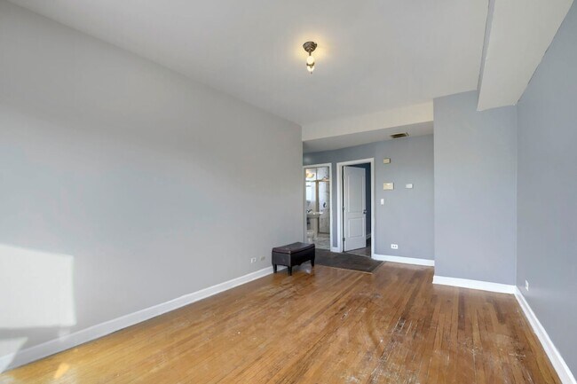 Building Photo - 7724 S Cornell Ave