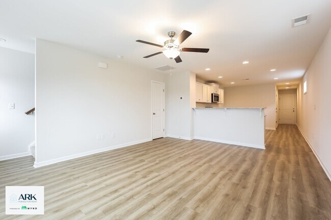 Building Photo - 617 Green Wigeon Rd