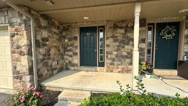 Foto del edificio - 210 Mount Olive Ln
