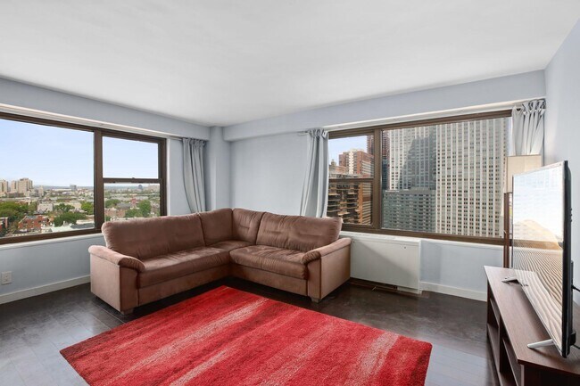Foto del edificio - 135 Montgomery St
