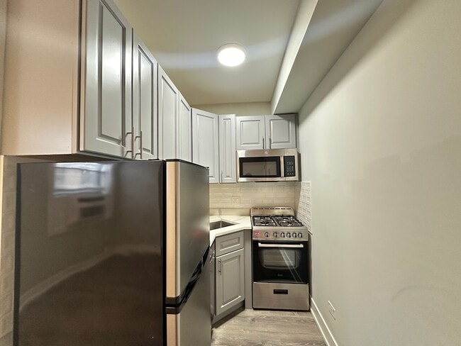 Foto del edificio - 545 W Belmont Ave