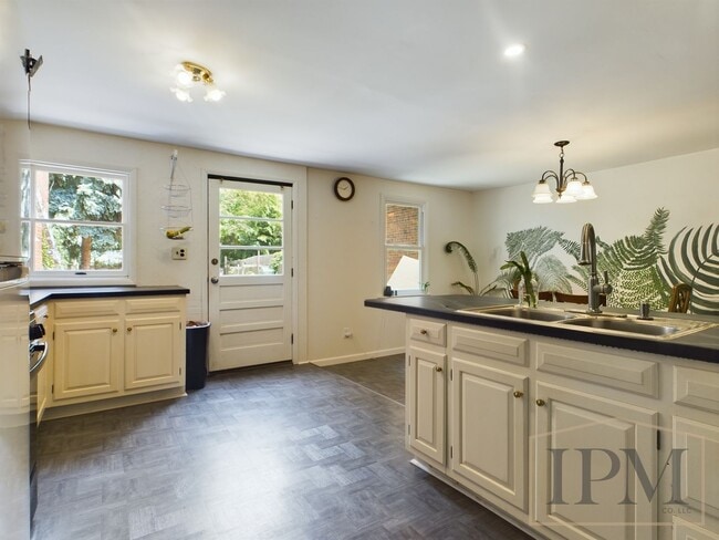 Building Photo - Coming Soon - 2 Bedroom, 1 Bathroom in Yor...