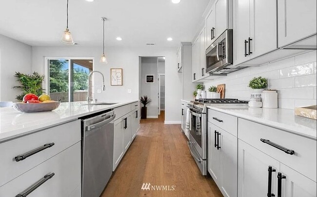 Building Photo - 6146 41st St NE