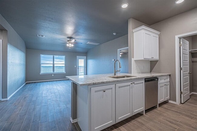 Building Photo - 1626 Highland Loop