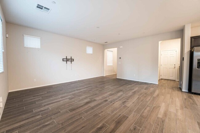 Foto del edificio - BEAUTIFUL 2 STORY HOME FOR RENT!