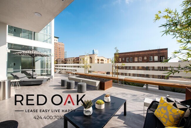 Foto del edificio - Luxurious Contemporary One Bedroom with Ce...
