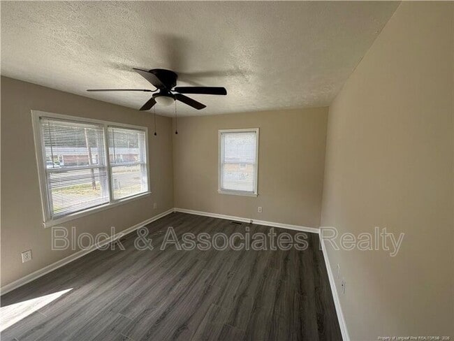 Foto del edificio - 4944 Fieldcrest Dr