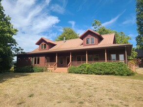 Building Photo - 1067 Douglas Rd
