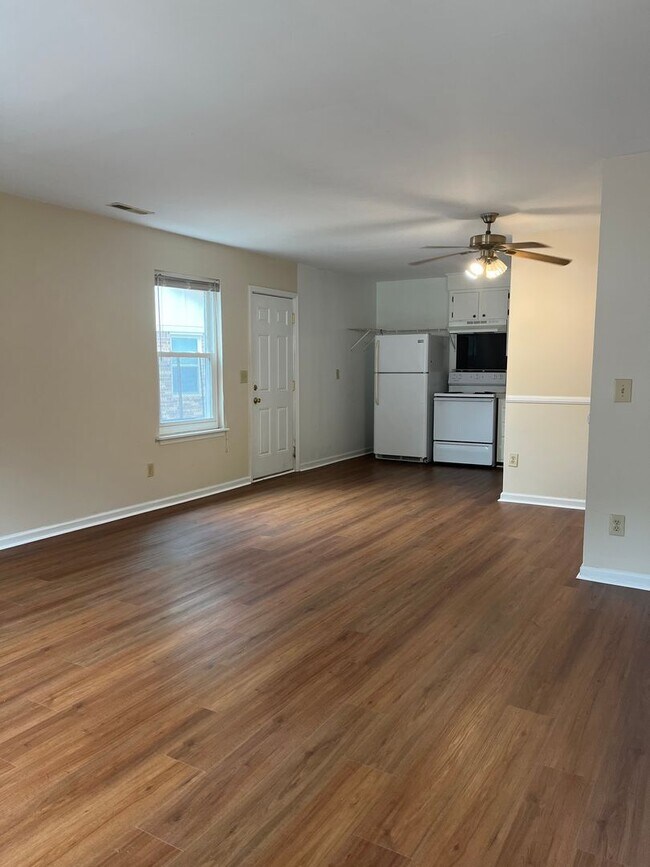 Foto del edificio - 2 Bedroom 2 Bath Duplex located in Dorchester 2 school district~