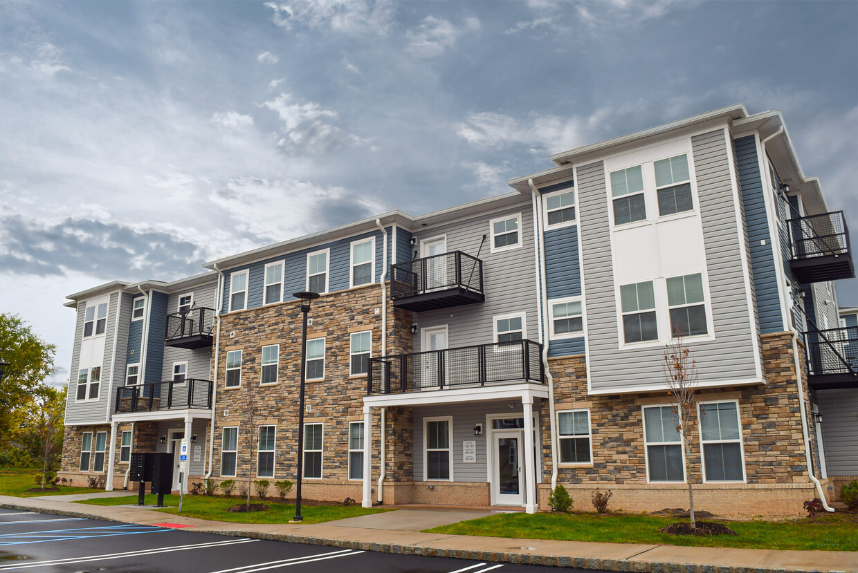 The Willows at Flemington Junction South - Apartments in Flemington, NJ ...