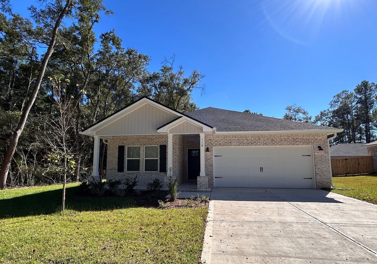 Foto principal - Brand New 3/2 home with fenced yard *ask about free rent*