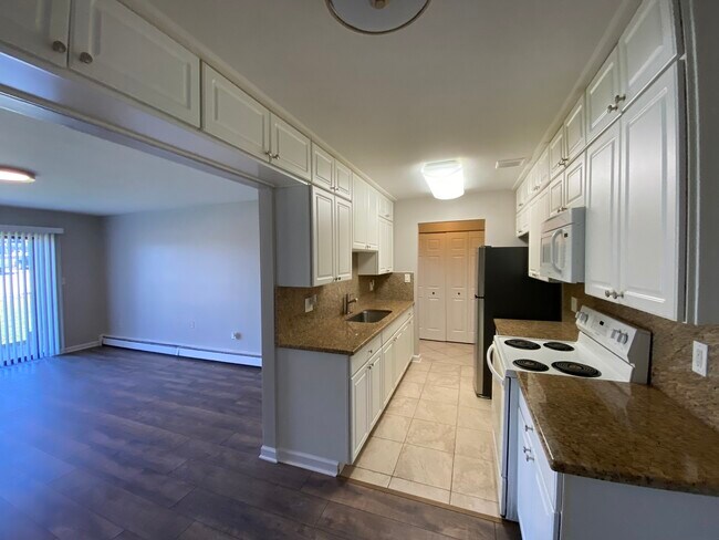 Building Photo - 7410 Brookdale Dr