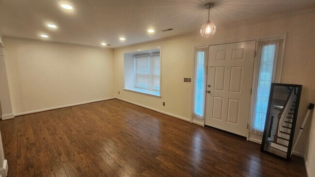 Foto del edificio - 3210 Gateway Cir