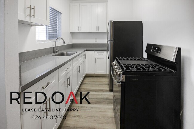 Foto del edificio - 290 Loma Dr
