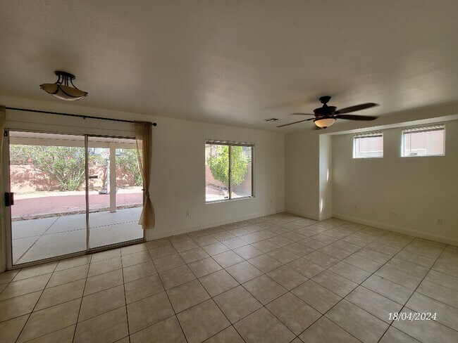 Foto del edificio - 4330 Mangrove Bay St