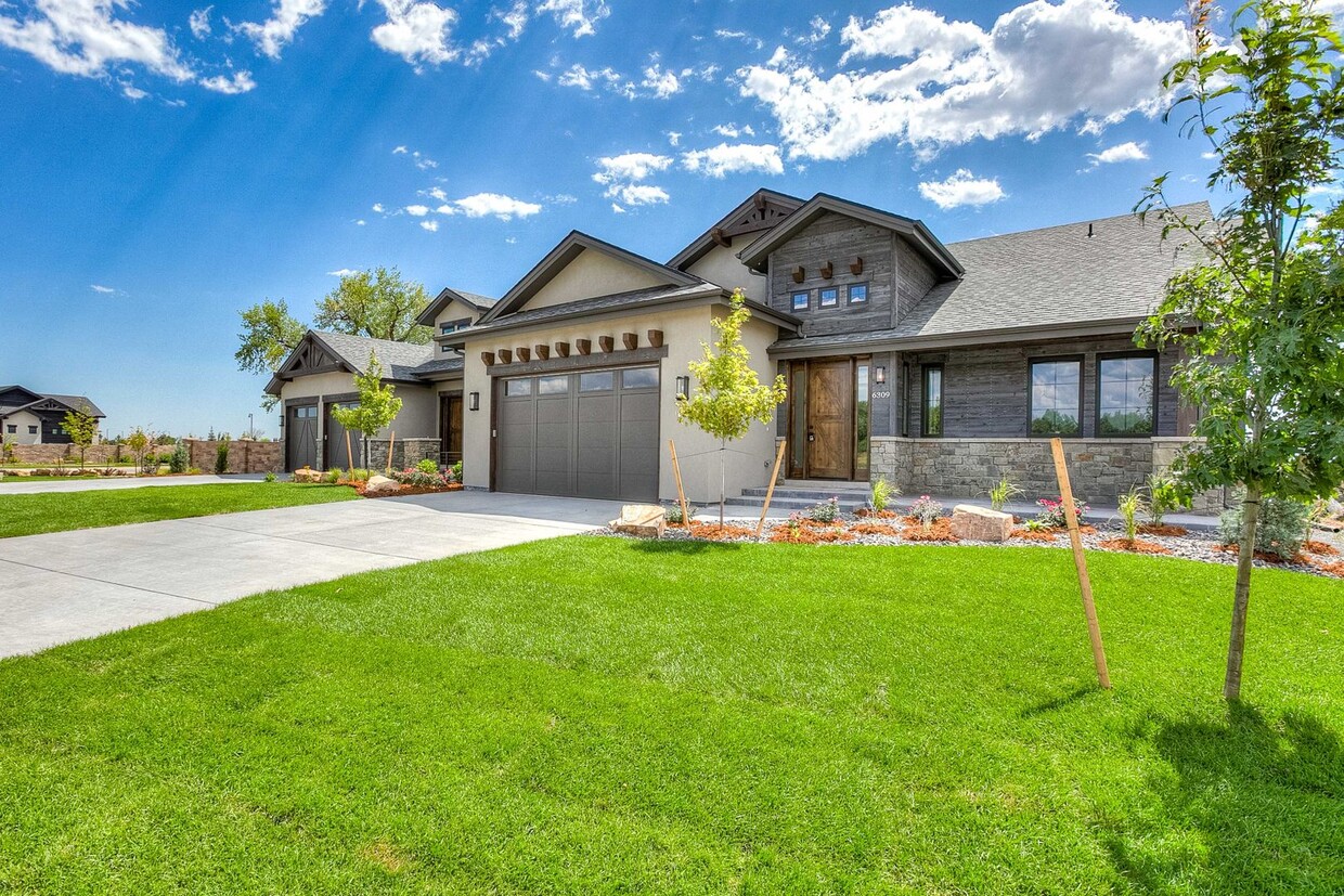 Primary Photo - Gorgeous 2 Bed 2 Home in the Harmony Club ...