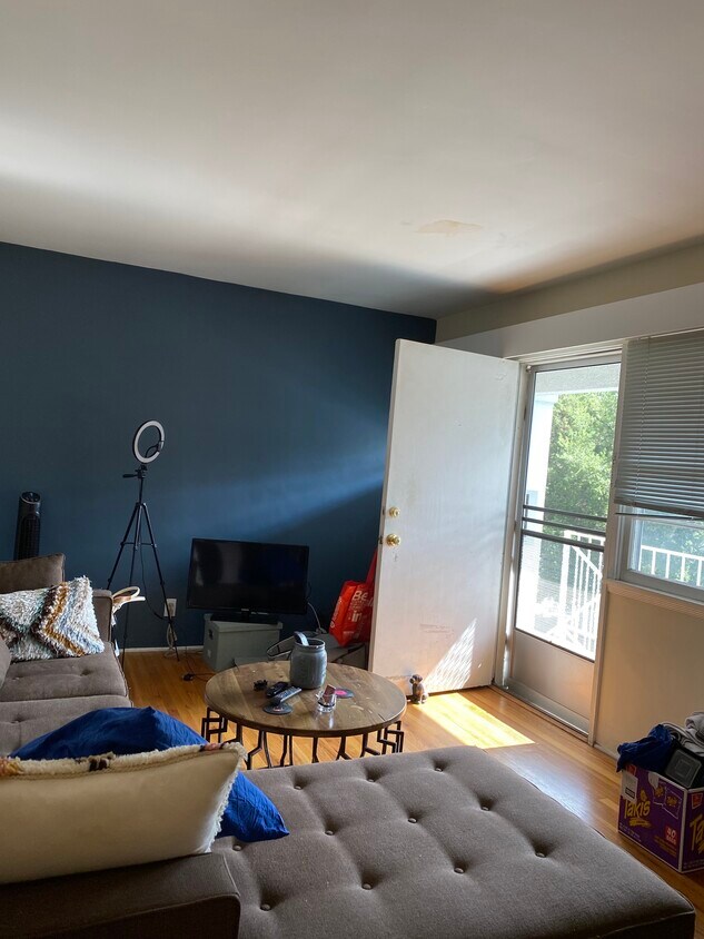 Living Room - 11660 Magnolia Blvd