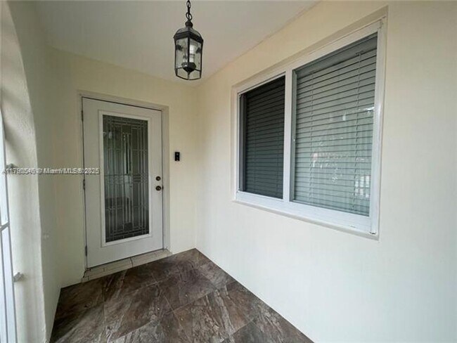 Foto del edificio - 10214 SW 8th Terrace