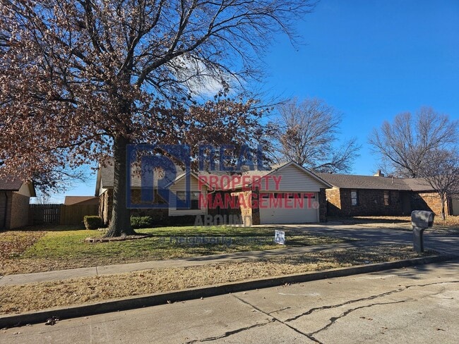 Building Photo - In the Heart of Owasso